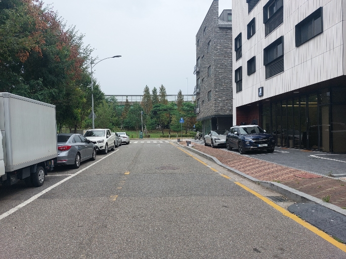 인접 도로 및 주위 환경