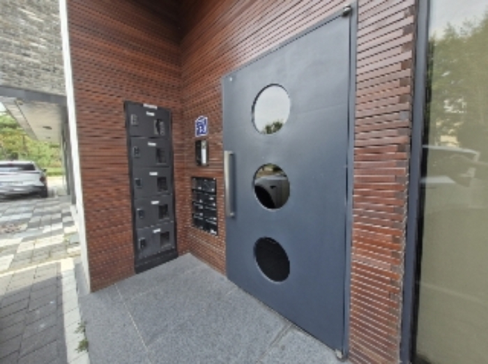 공동출입구(2층 이상 출입 시)