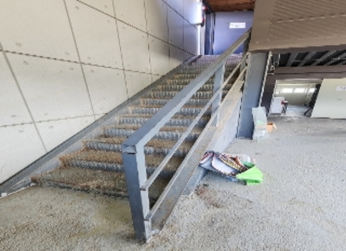 충청북도 옥천군 이원면 묘목로 139(579-5)
㉢철제 계단