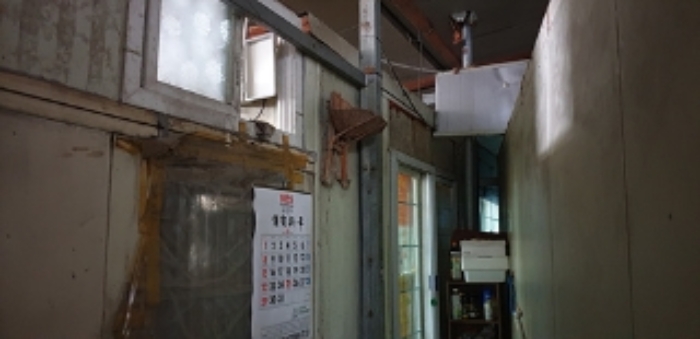 2번 부동산 지상 제시외 컨테이너 1동 모습