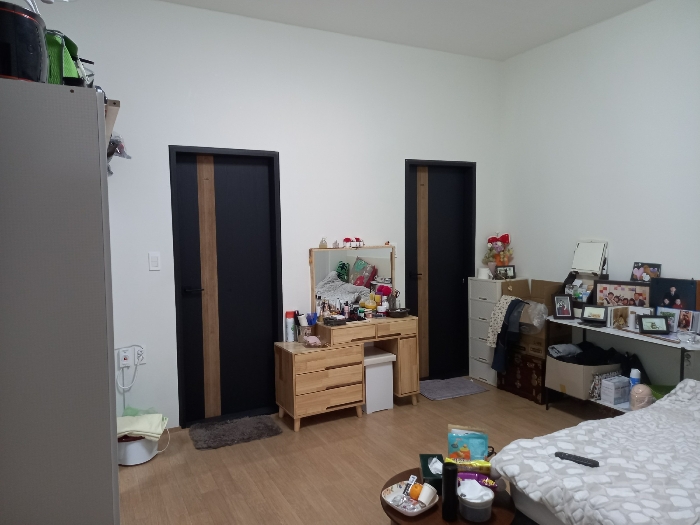 본건 기호 #3 건물 1층 소매점 내부(현황 "숙소 등")