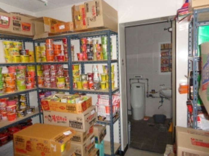 [목록 2] 지상 1층에 소재한 세븐일레븐의 내부 모습