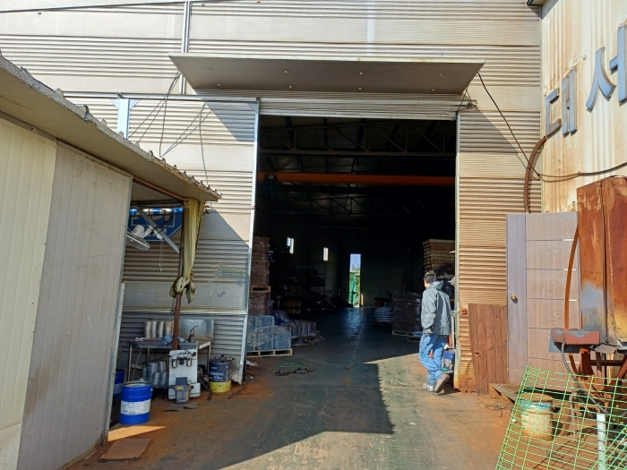 제시외 건물 ㄴ) 및 ㅅ) 일부