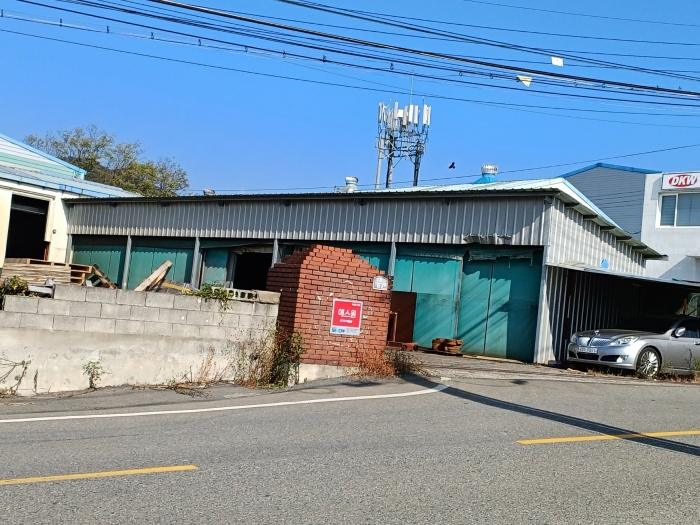 공장 입구 및 제시외 ㄷ), ㅇ)