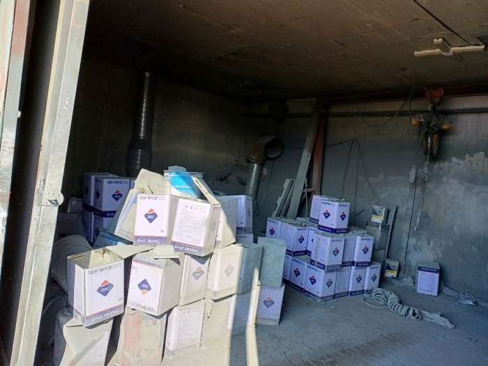 제시외 ㄷ) 창고부분 내부