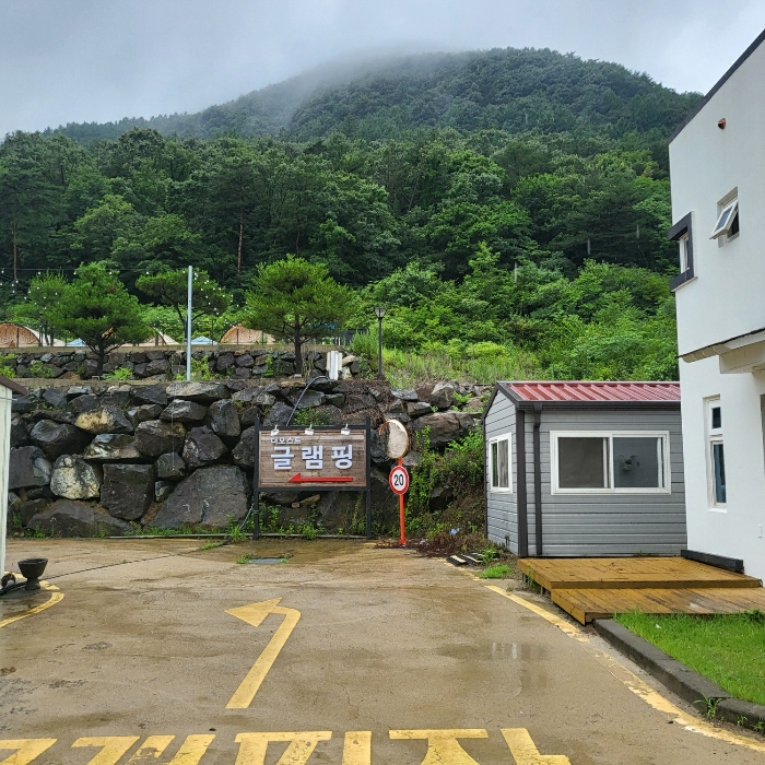 본건 동측 전경