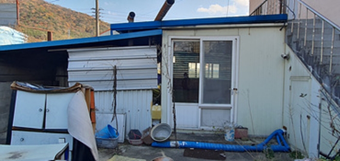 기호 1 토지위 제시외 (ㅈ),(ㅊ)창고 및 주방