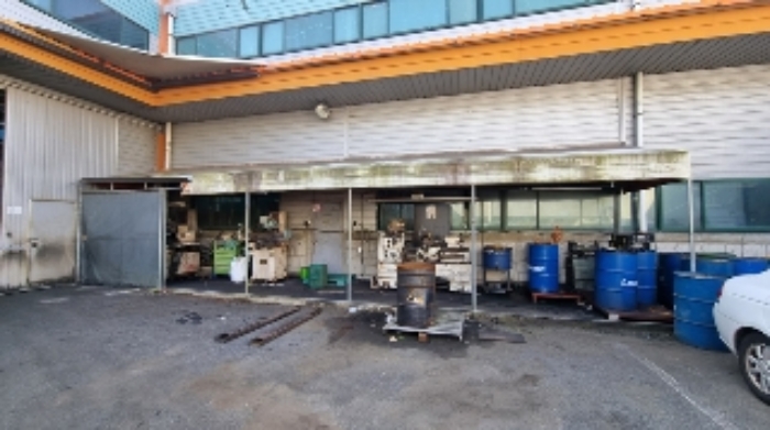 건물 정면 부합물