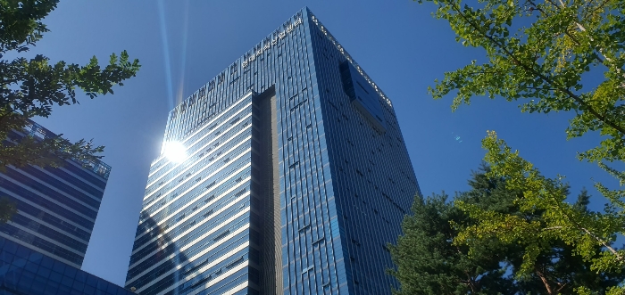 본건이 소재한 건물 전경①