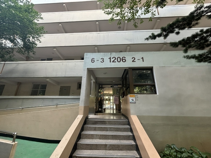 본건 건물 출입문