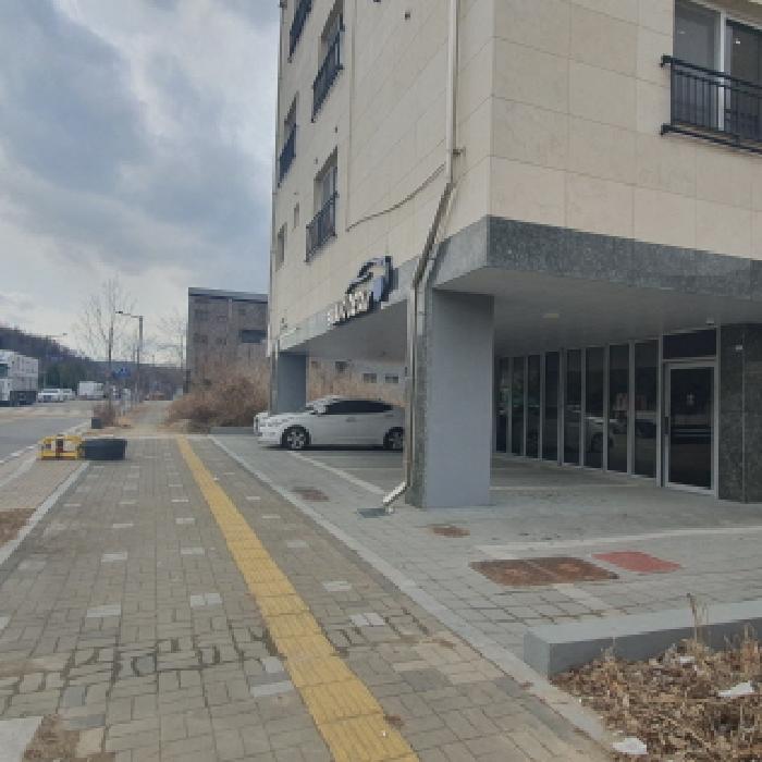 본건 목록1 대지 및 지상 건물의 전경  