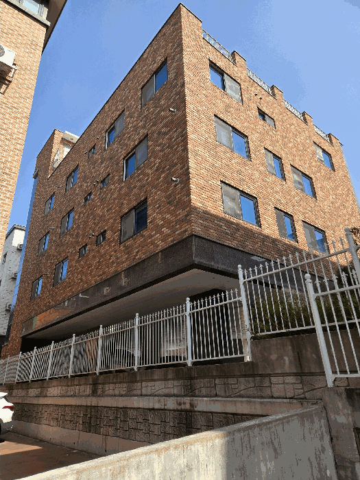 기호2건물 남서측  전경 -- 제시외 부합물들 합체