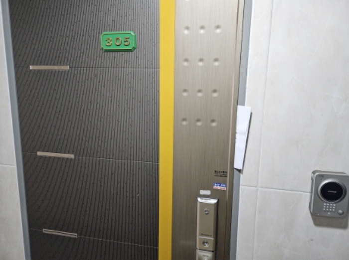 3층 305호