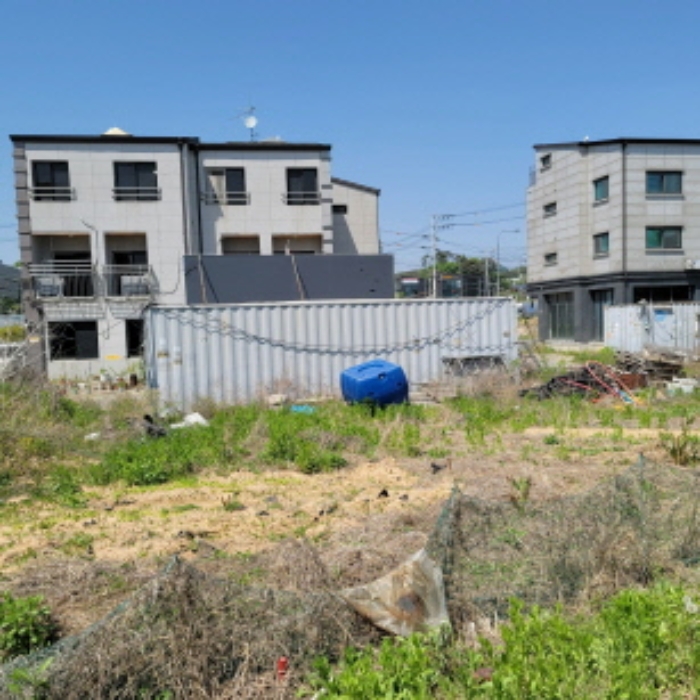 목록1, 목록2 토지에 소재한 제시외 컨테이너 1동 전경