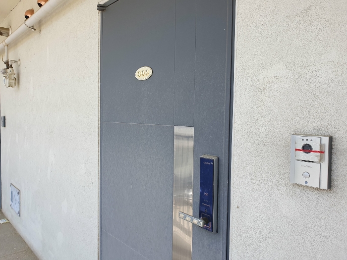 기호4 3층 출입문 전경