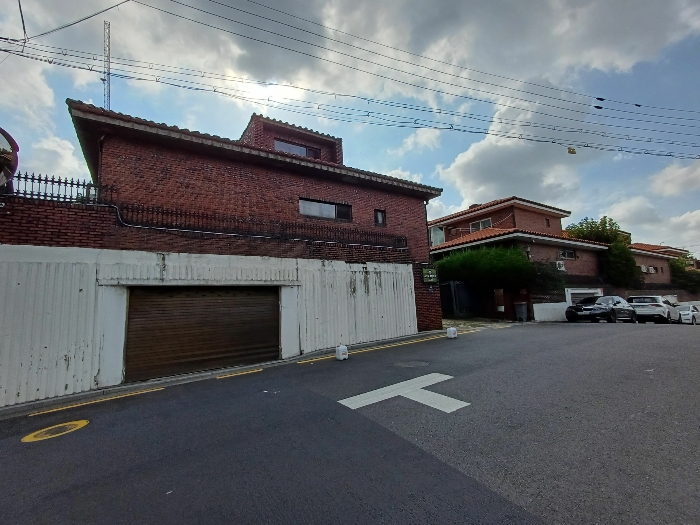 본건 소재 토지 외부전경(동측)