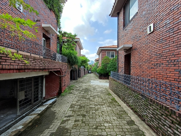 본건 소재 토지(단지 내부 도로 및 단지 전경)