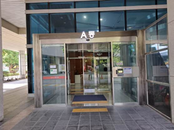 본건 에이동 공동출입구