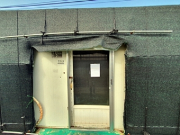 출입문에 안내문