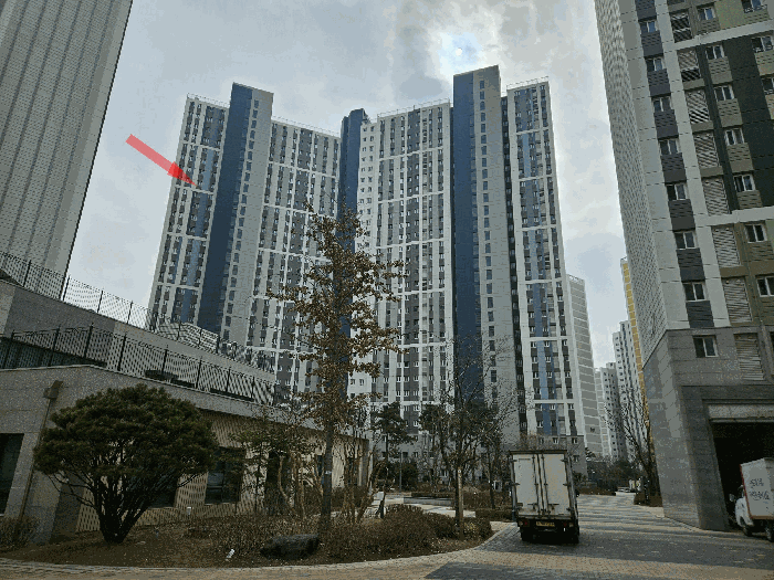 본건 전경 (본건 북서측 인근에서 촬영)