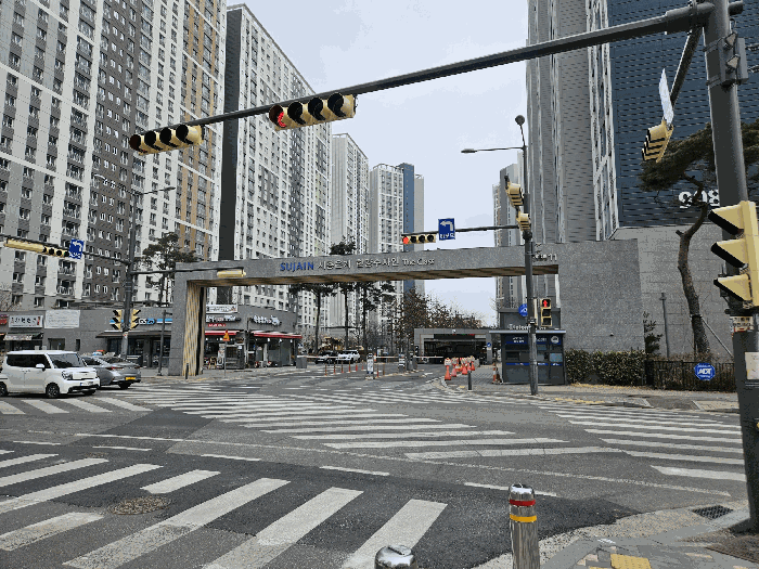 본건 단지 서측 주출입구
