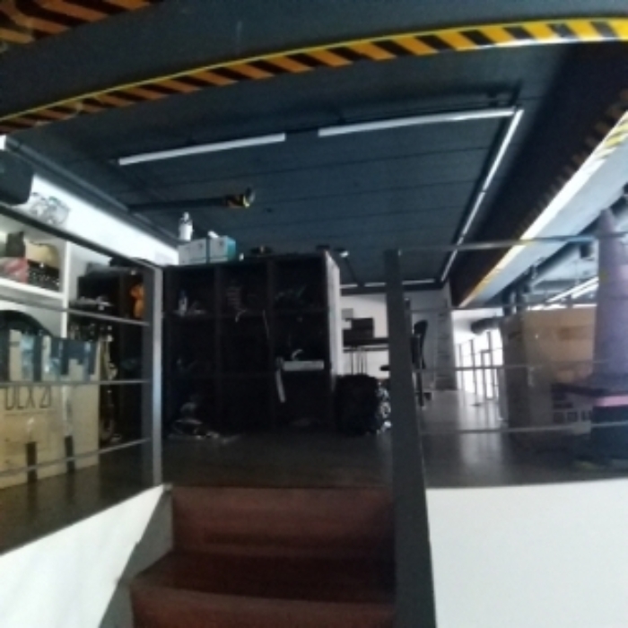 복층에 위치한 참수리디앤에이 공간