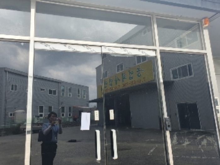 목록 2. 2층 건물 출입문