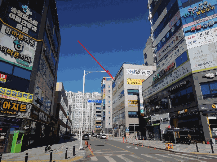 주위환경(서측 접면 도로 남측에서 촬영)