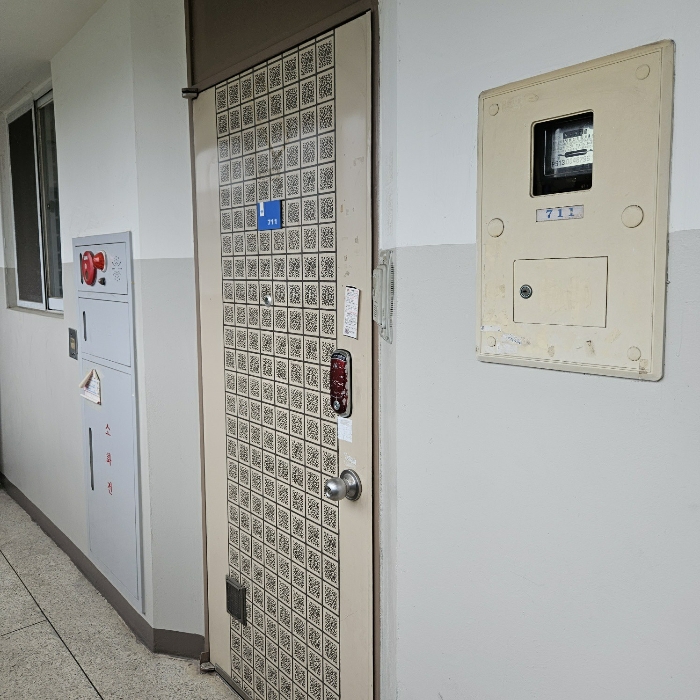 본건 세대 현관문