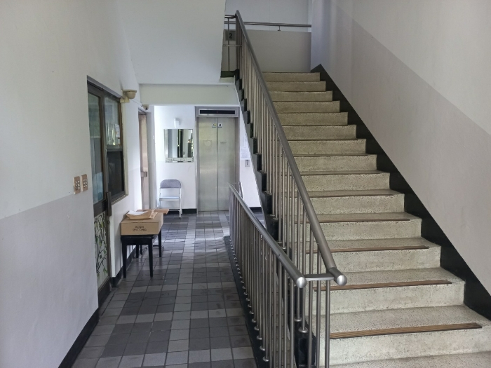 본건 소재 건물 내 1층 EV, 계단 및 복도