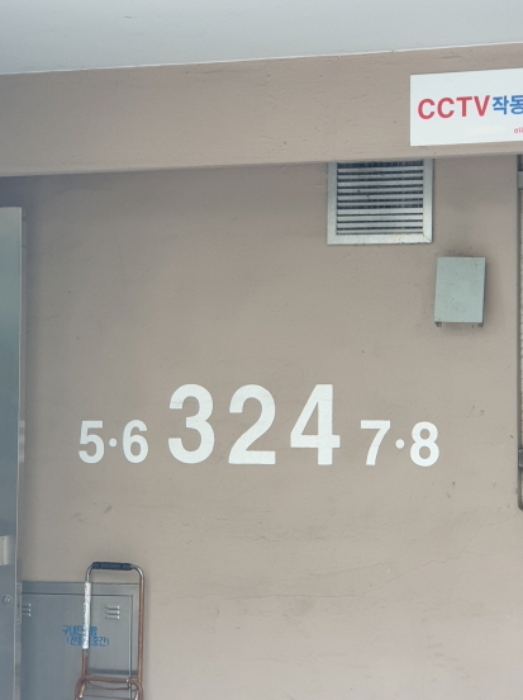 건물 출입구(5~8 라인)