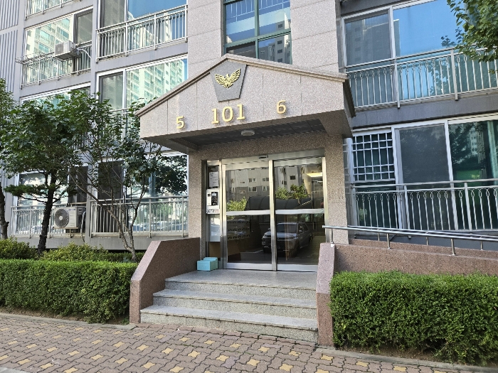 건물 출입구부분