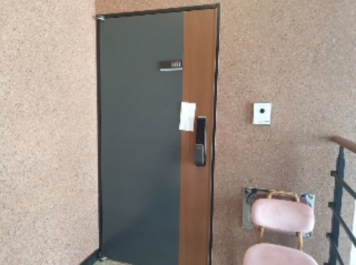 3층 301호 세대 출입문