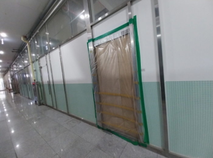 호실 입구(내부쪽) 