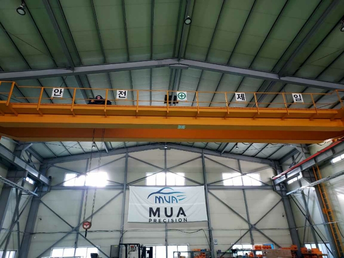 대상건물에 견고히 부착(레일등)된 제시외 기계기구(호이스트크레인)