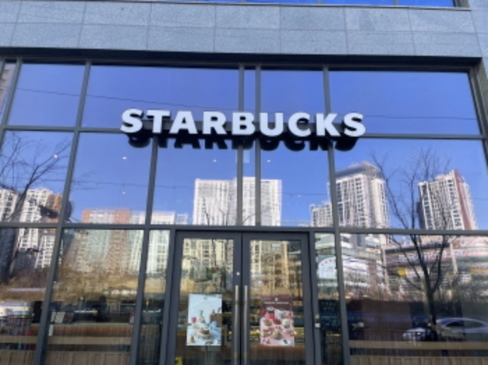 스타벅스 하남감일점 전경