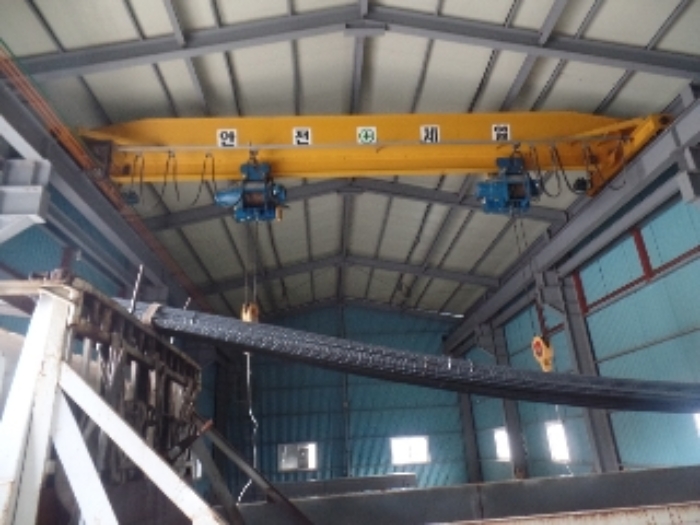 기호 4. 창고시설 내 제시외 호이스트 크레인 시설 소재