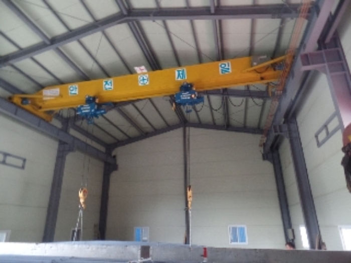 기호 5. 창고시설 내 제시외 호이스트 크레인 시설 소재