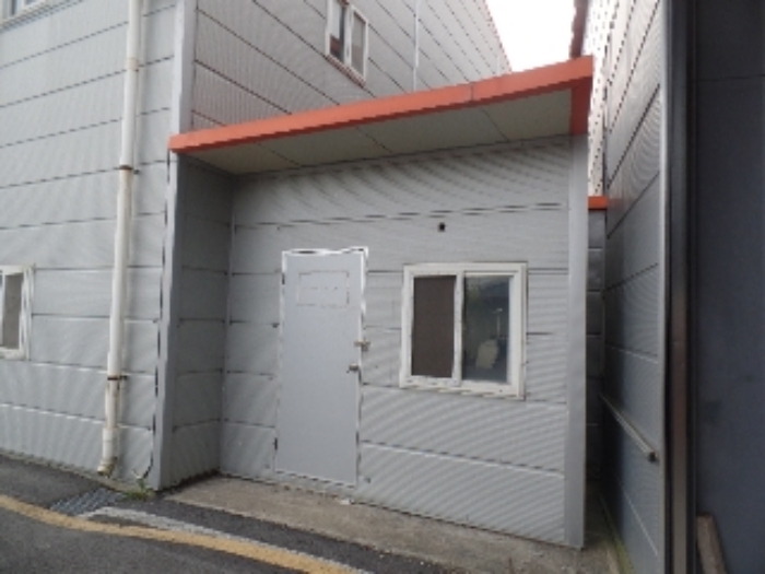 기호 7.지상 제시외 ㄷ.화장실 및 창고 등