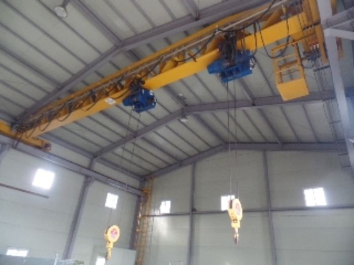기호 6. 창고시설 내 제시외 호이스트 크레인 시설 소재