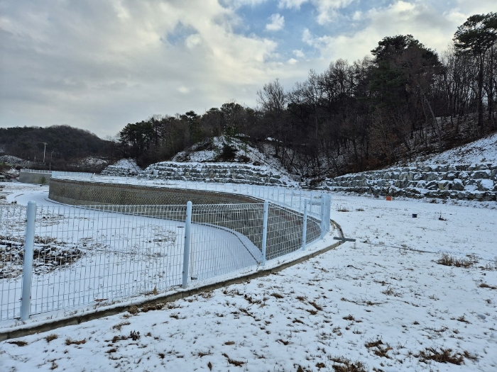 본건 허가지(석축위) 주위 환경