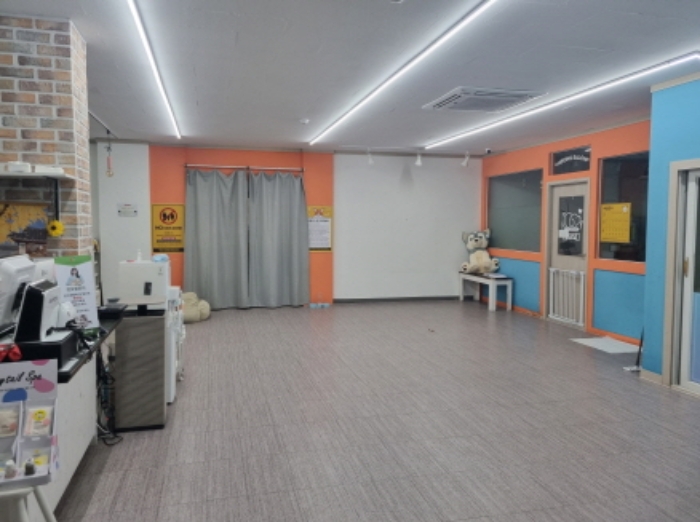 본건 북서측 2층 내부 전경