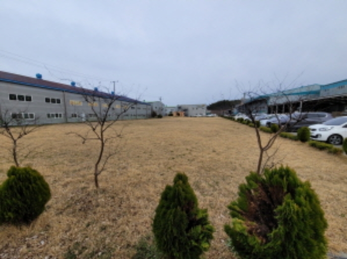 연구동 입구 약800평 잔디밭(중가도길24 번지 포함)