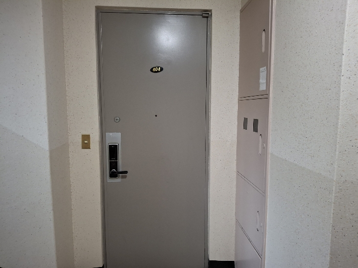 404호 현관