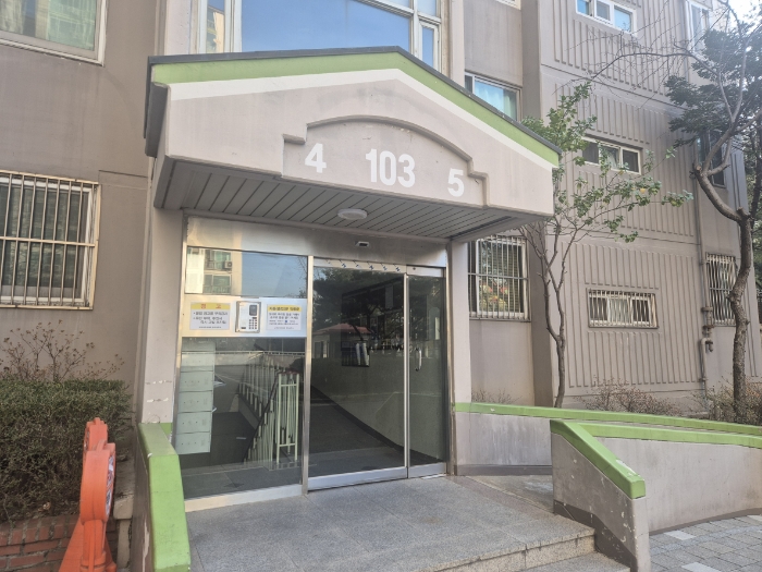 1층 공동출입문 전경