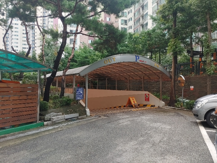 지하주차장 출입구