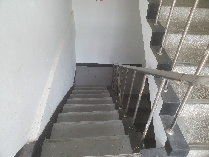 지층 입구 계단
