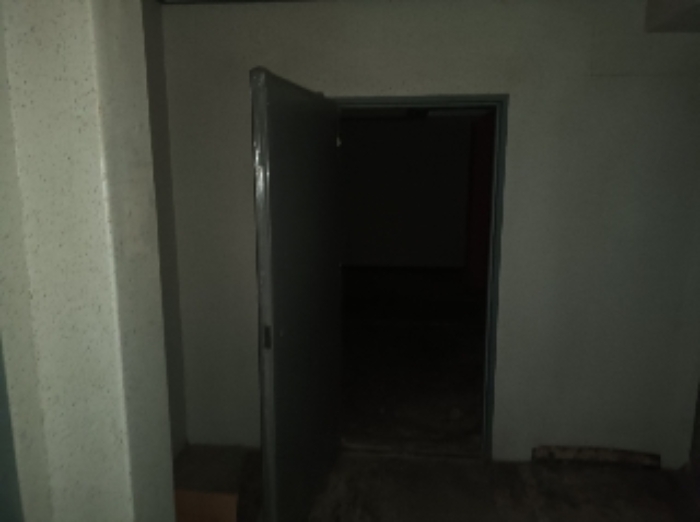 목적물 지층 01호 출입문