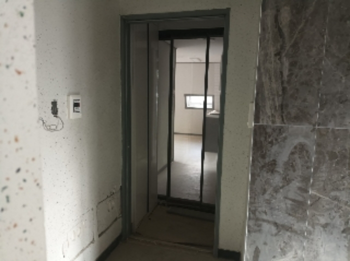 목적물 402호 출입문