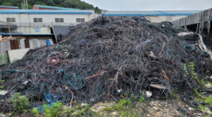 목록 1,7 전경 및 폐기물 1